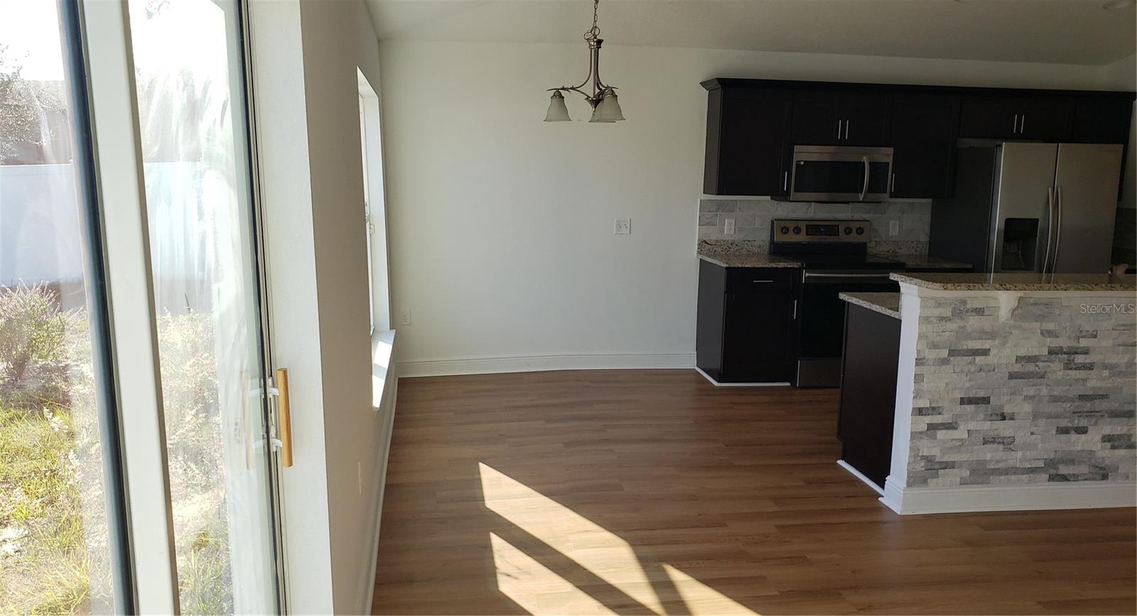 100 Sweet Pea Ct Property Photo 8