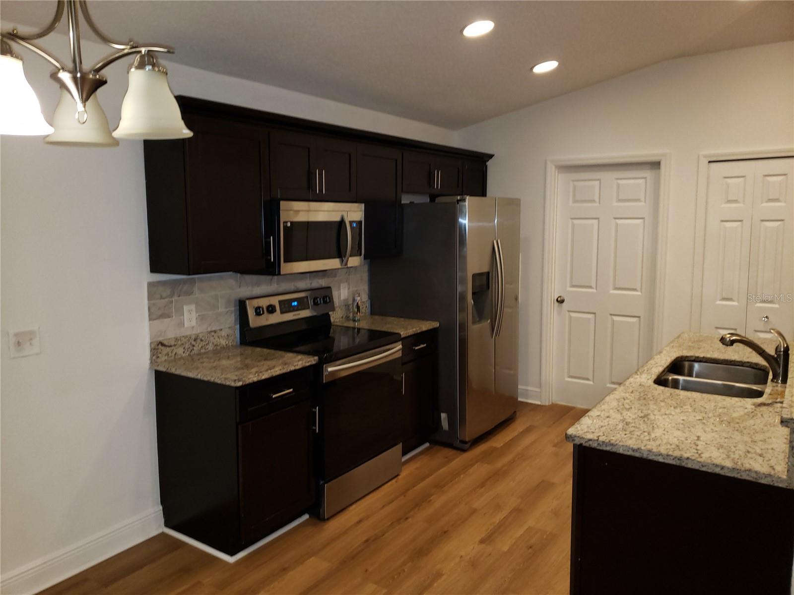 100 Sweet Pea Ct Property Photo 17