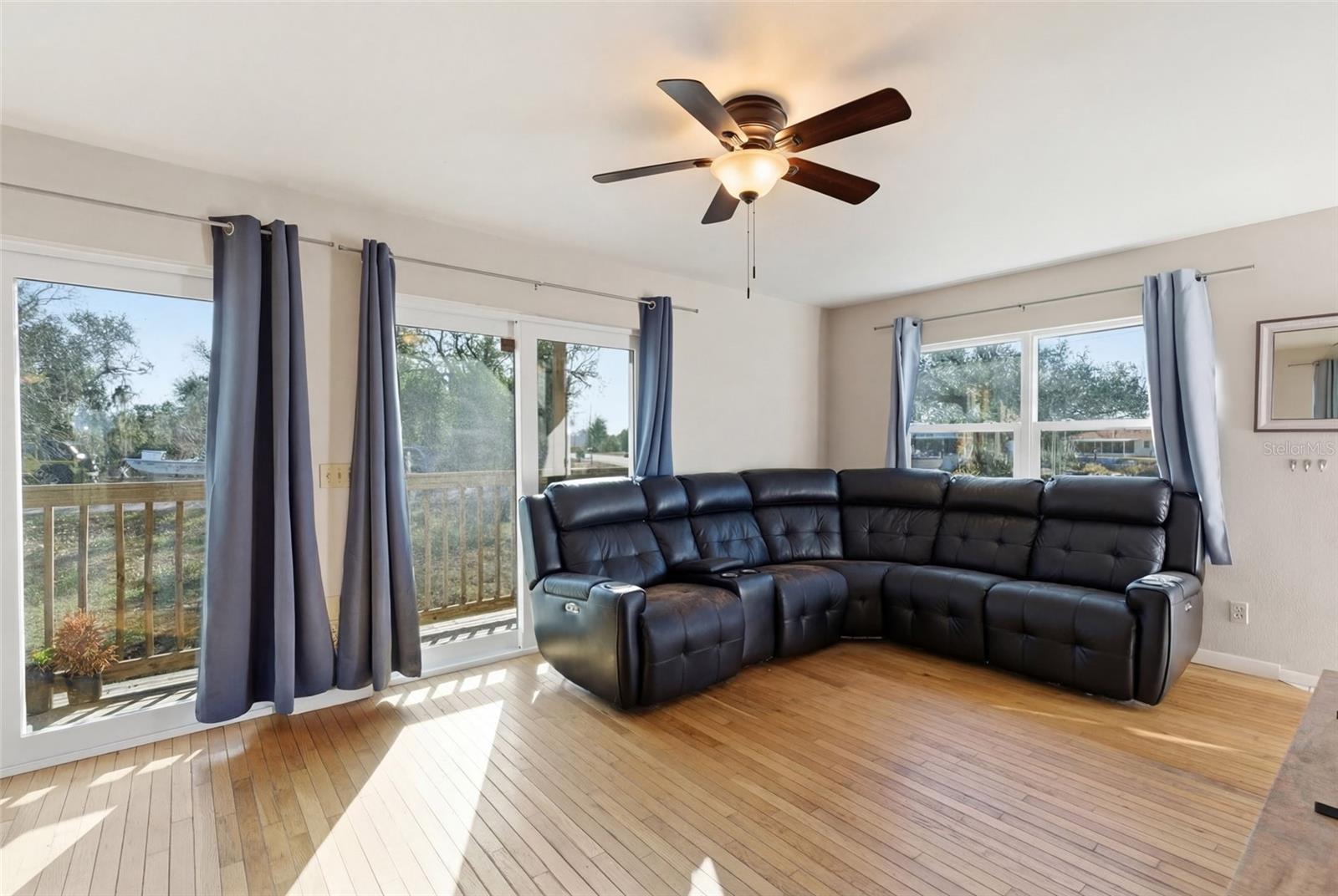 O6392569 Property Photo 3