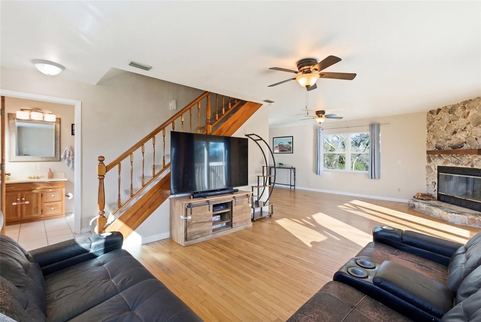 O6392569 Property Photo 4