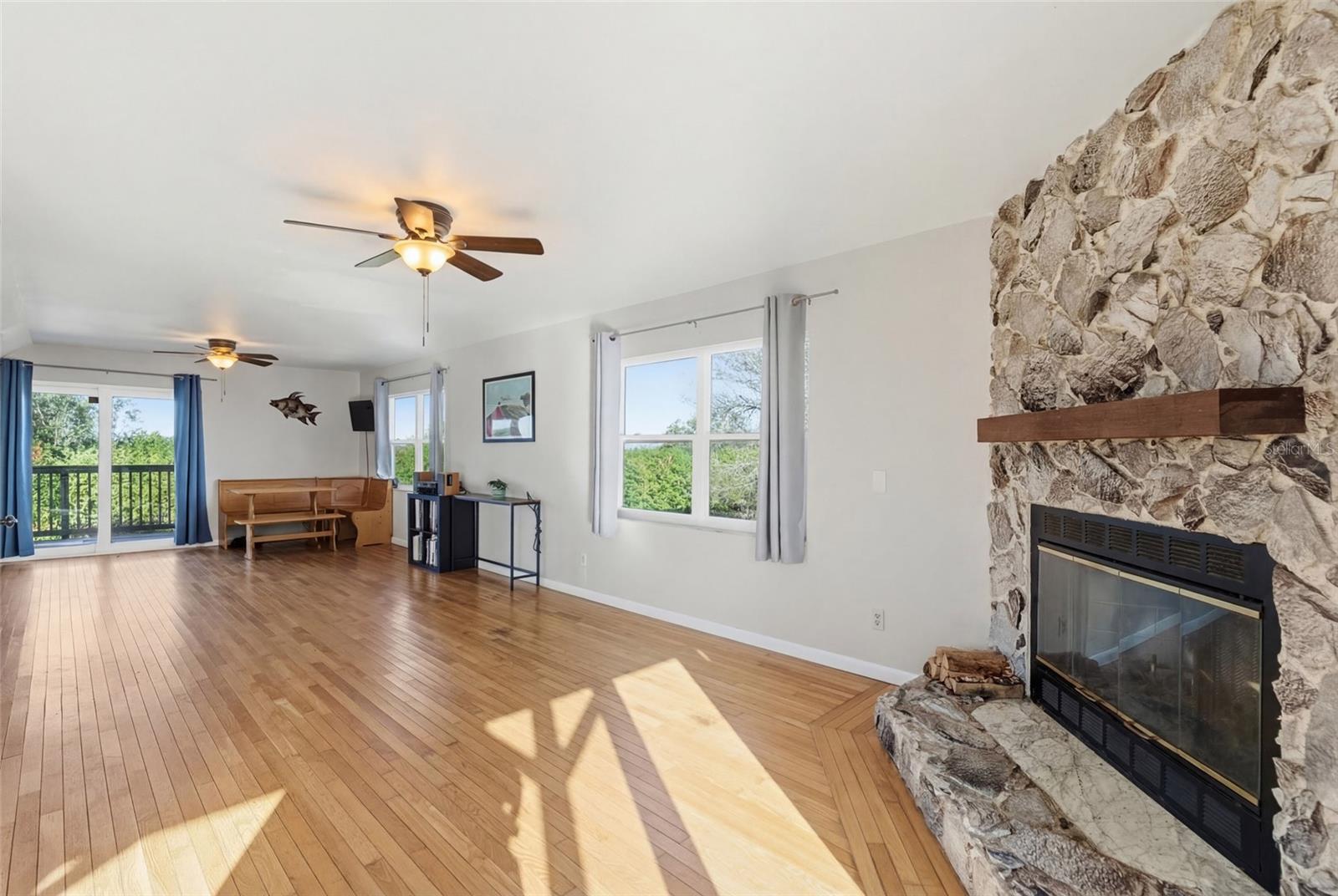 O6392569 Property Photo 5