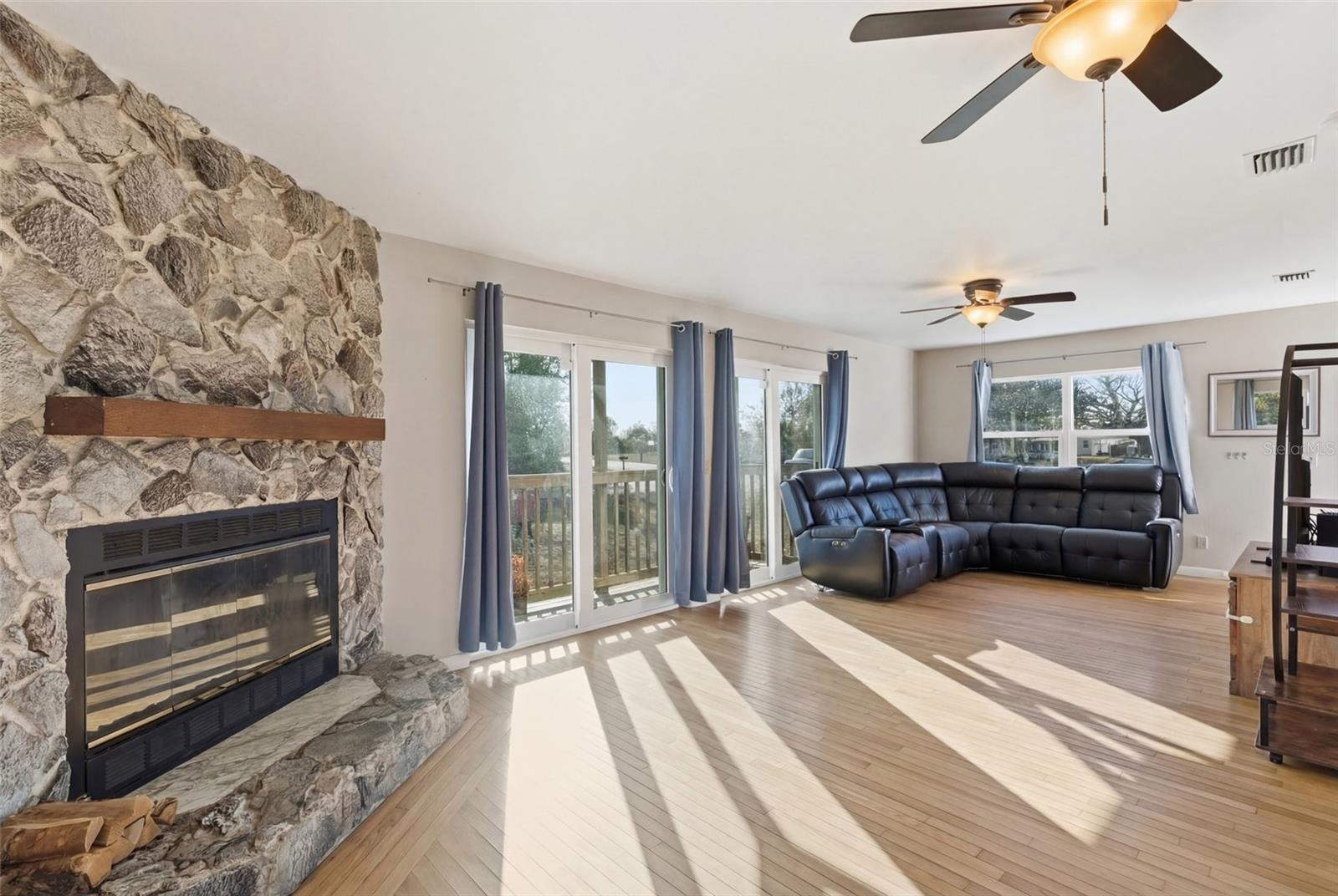 O6392569 Property Photo 6