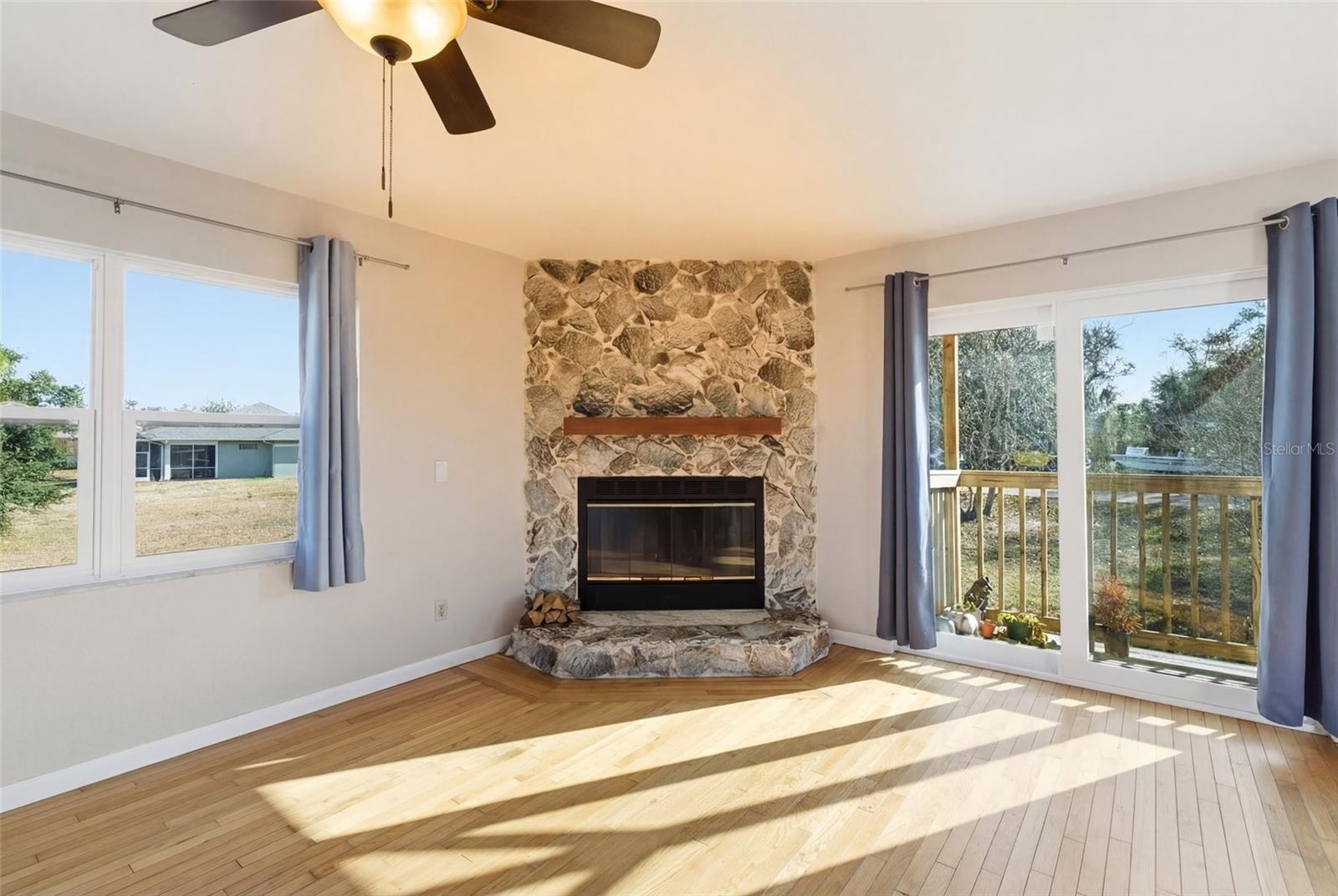 O6392569 Property Photo 7