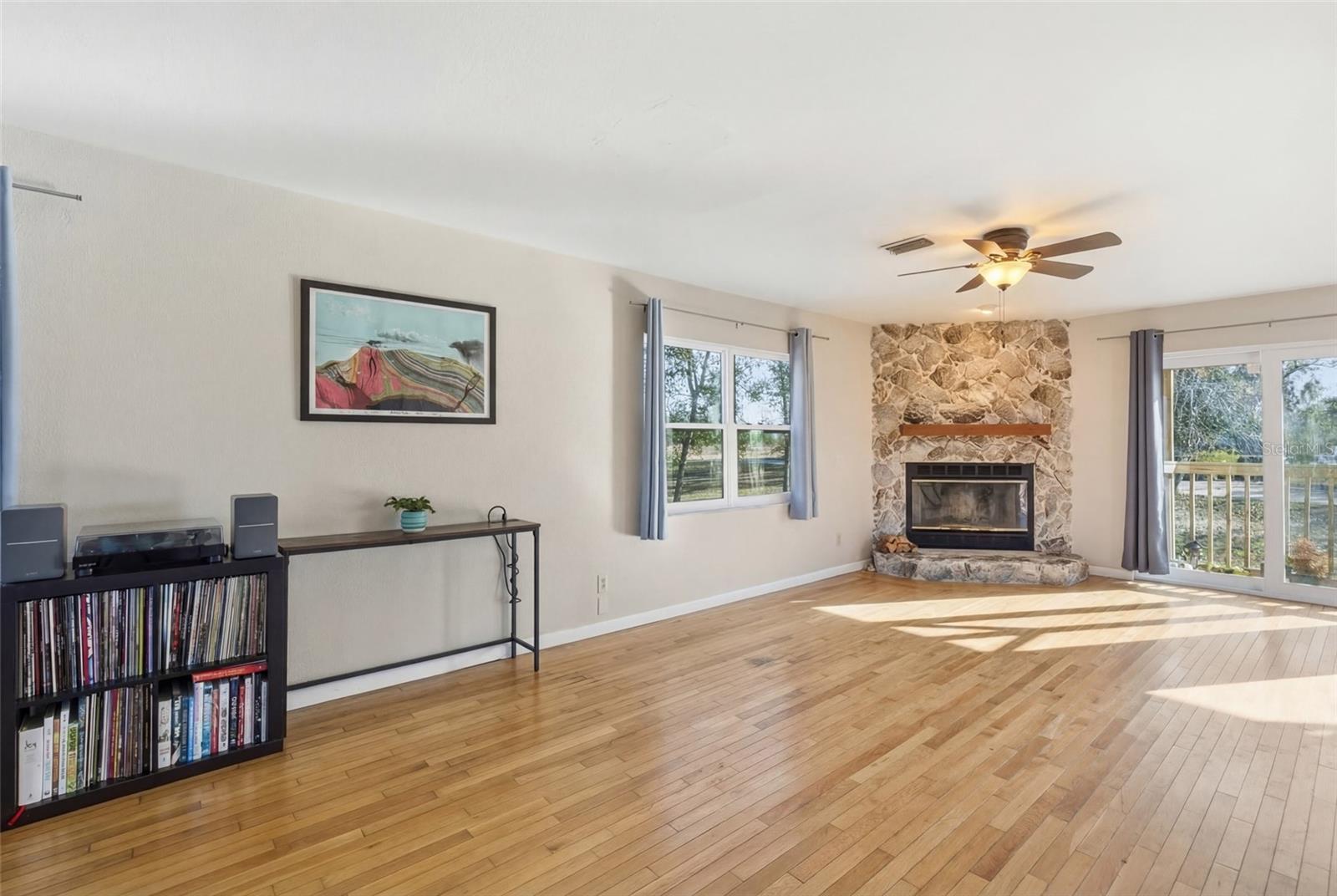 O6392569 Property Photo 8