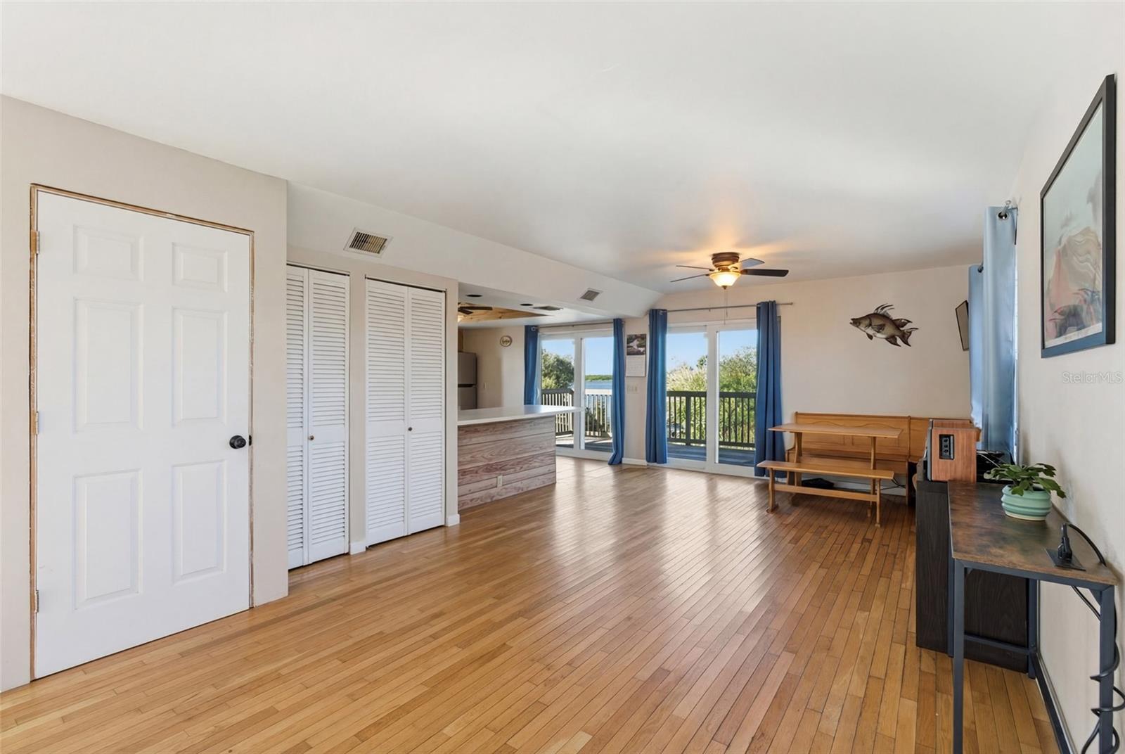 O6392569 Property Photo 12
