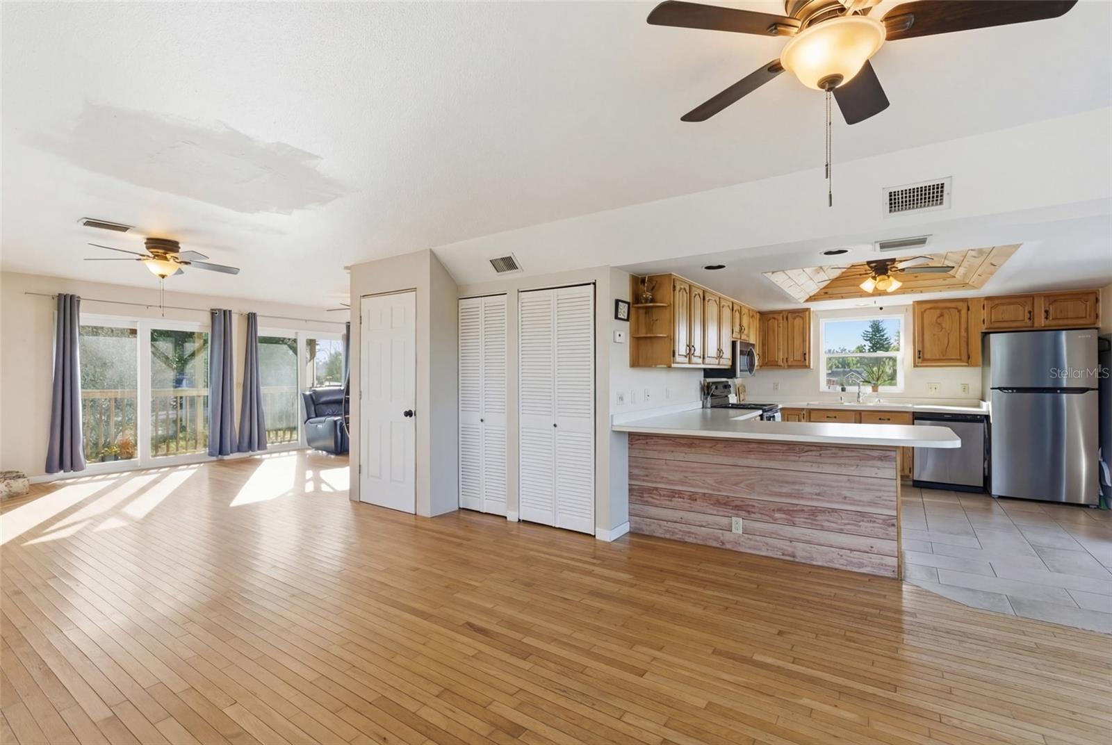 O6392569 Property Photo 13