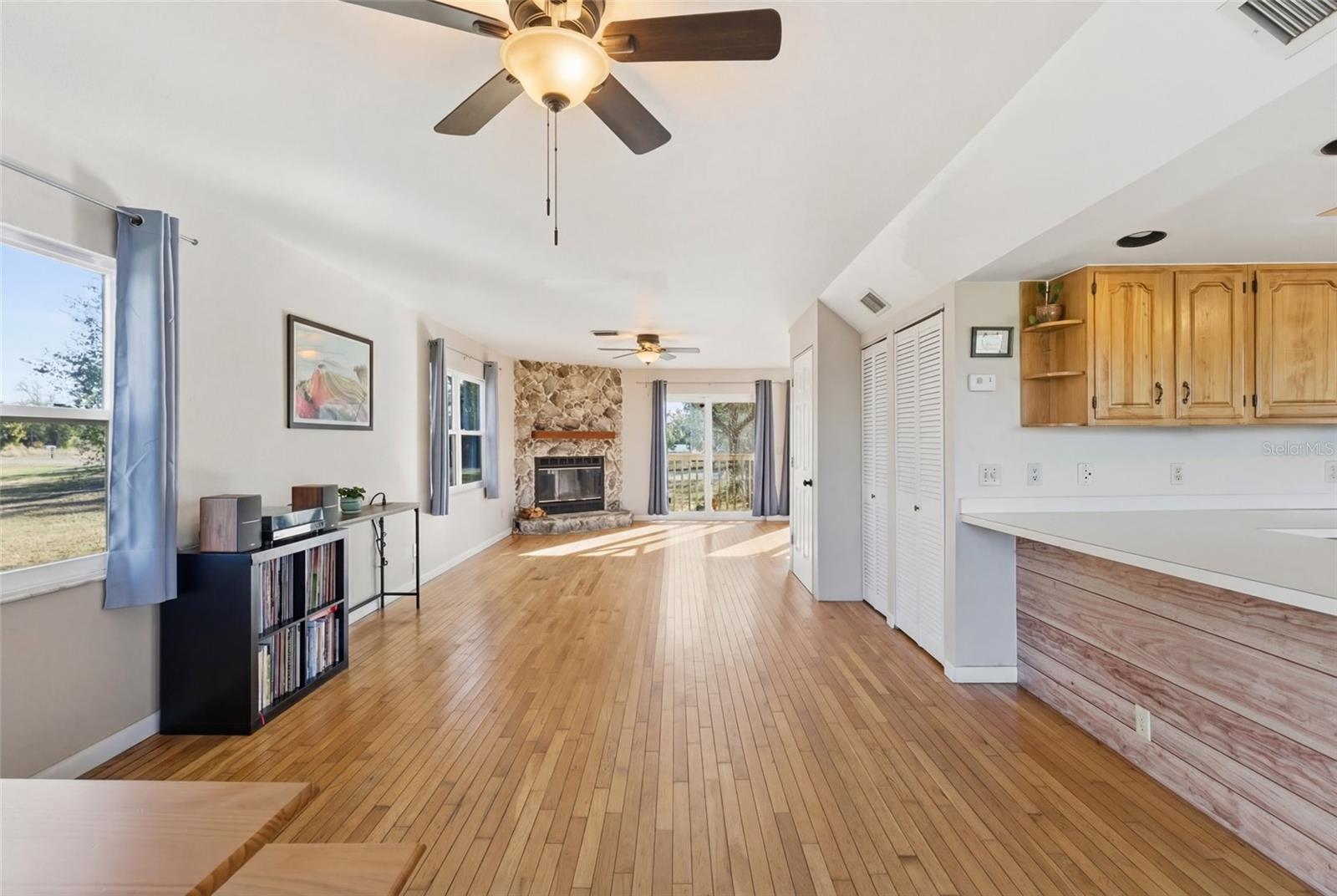O6392569 Property Photo 16