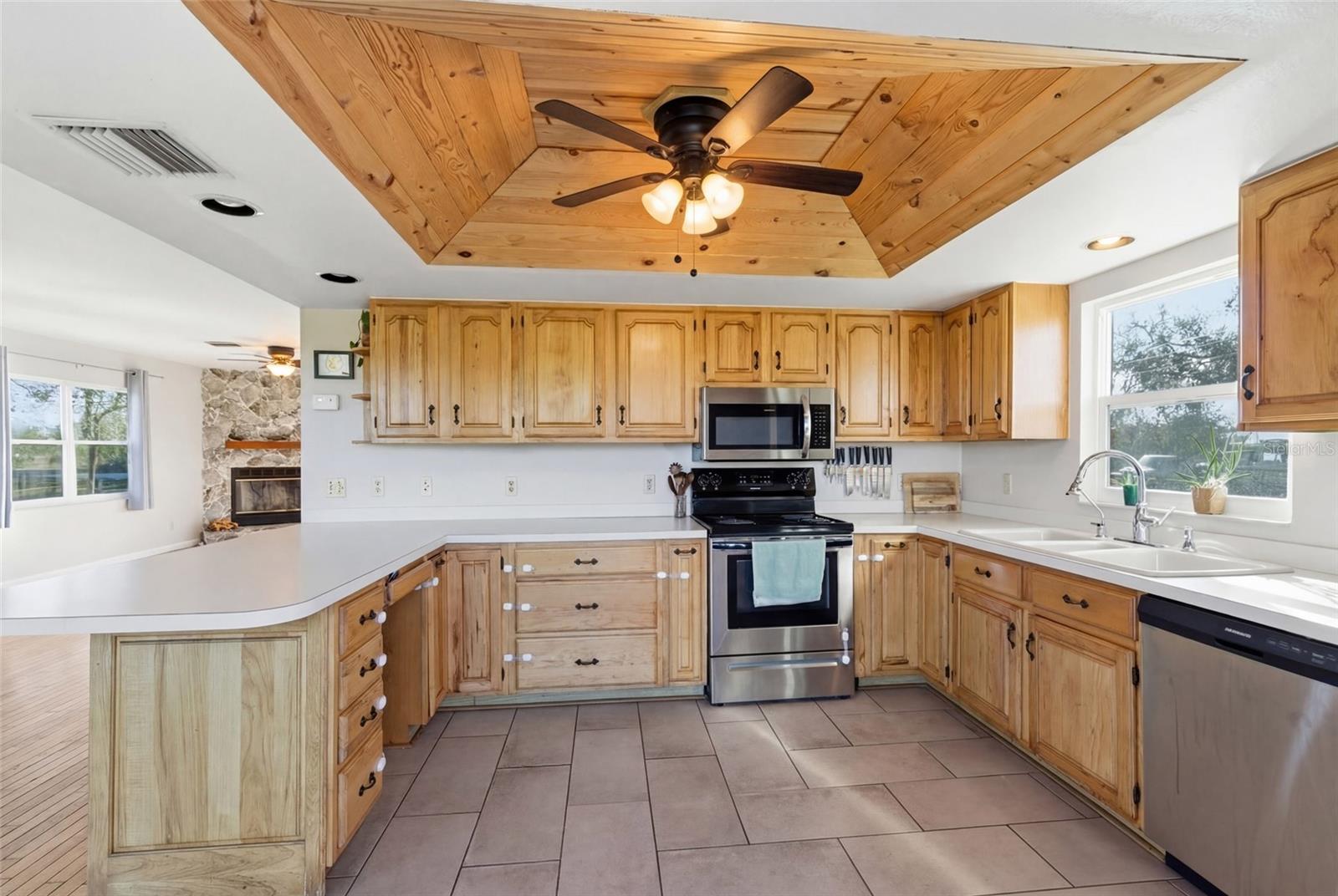 O6392569 Property Photo 18