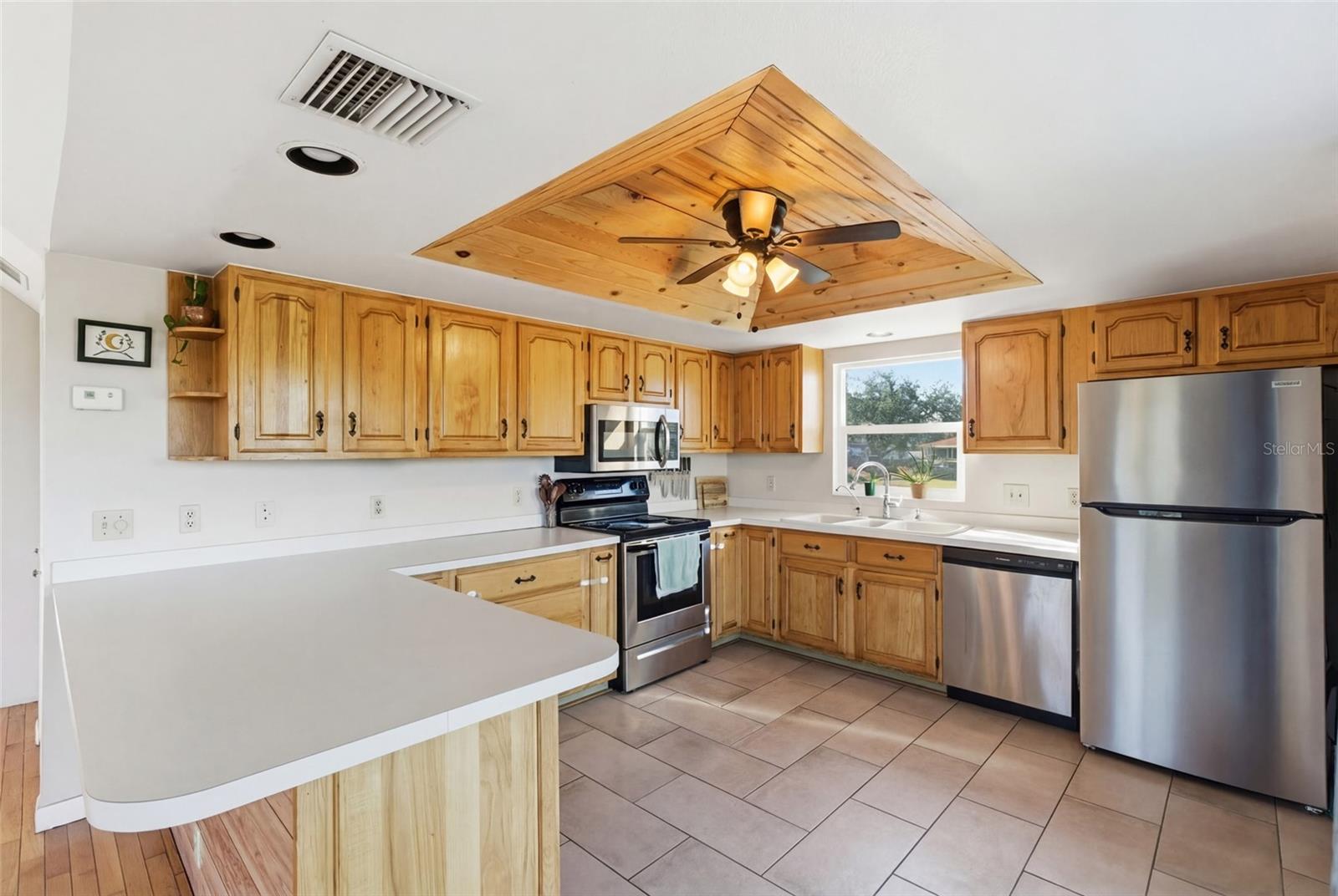 O6392569 Property Photo 20
