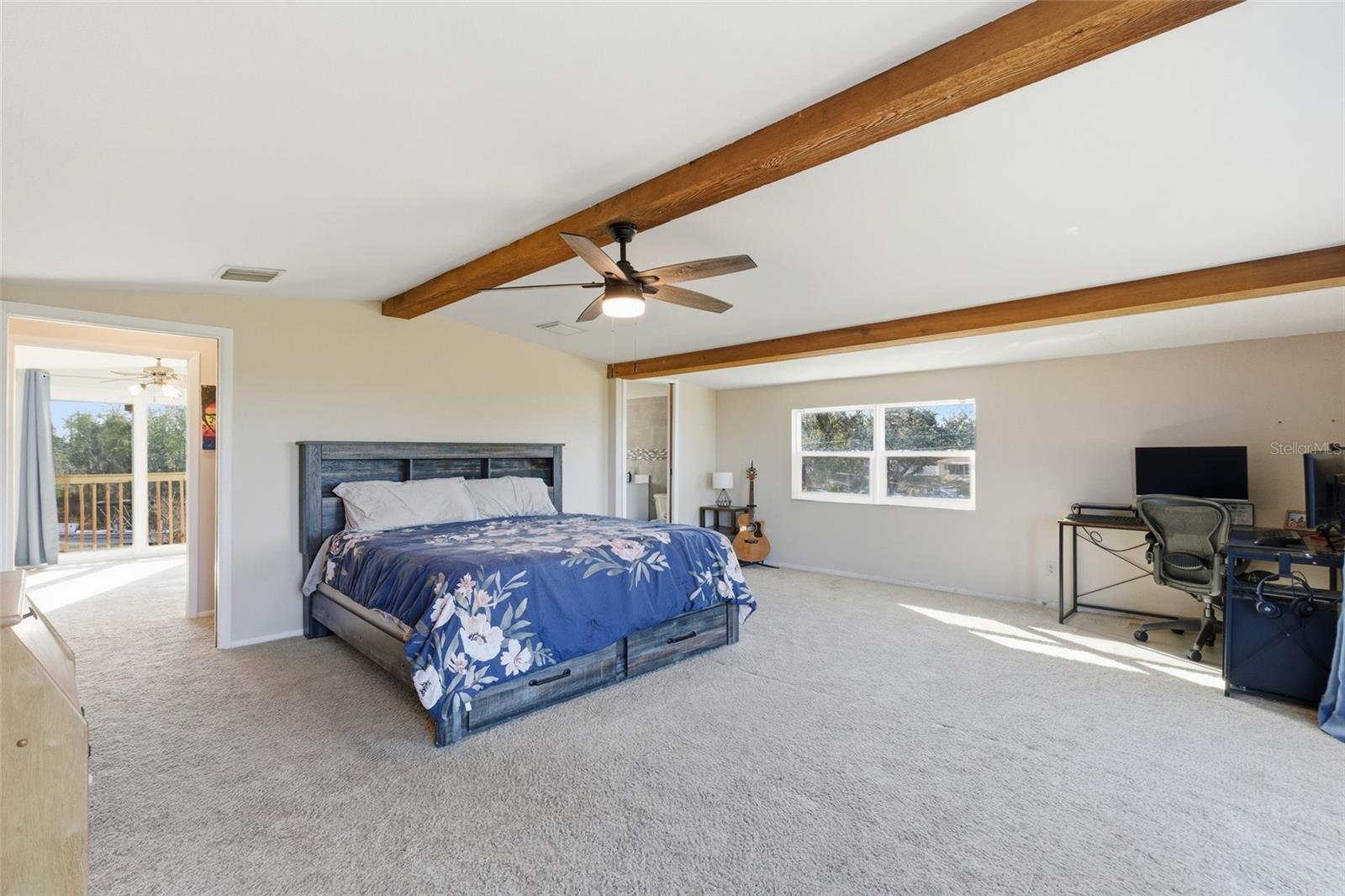 O6392569 Property Photo 24