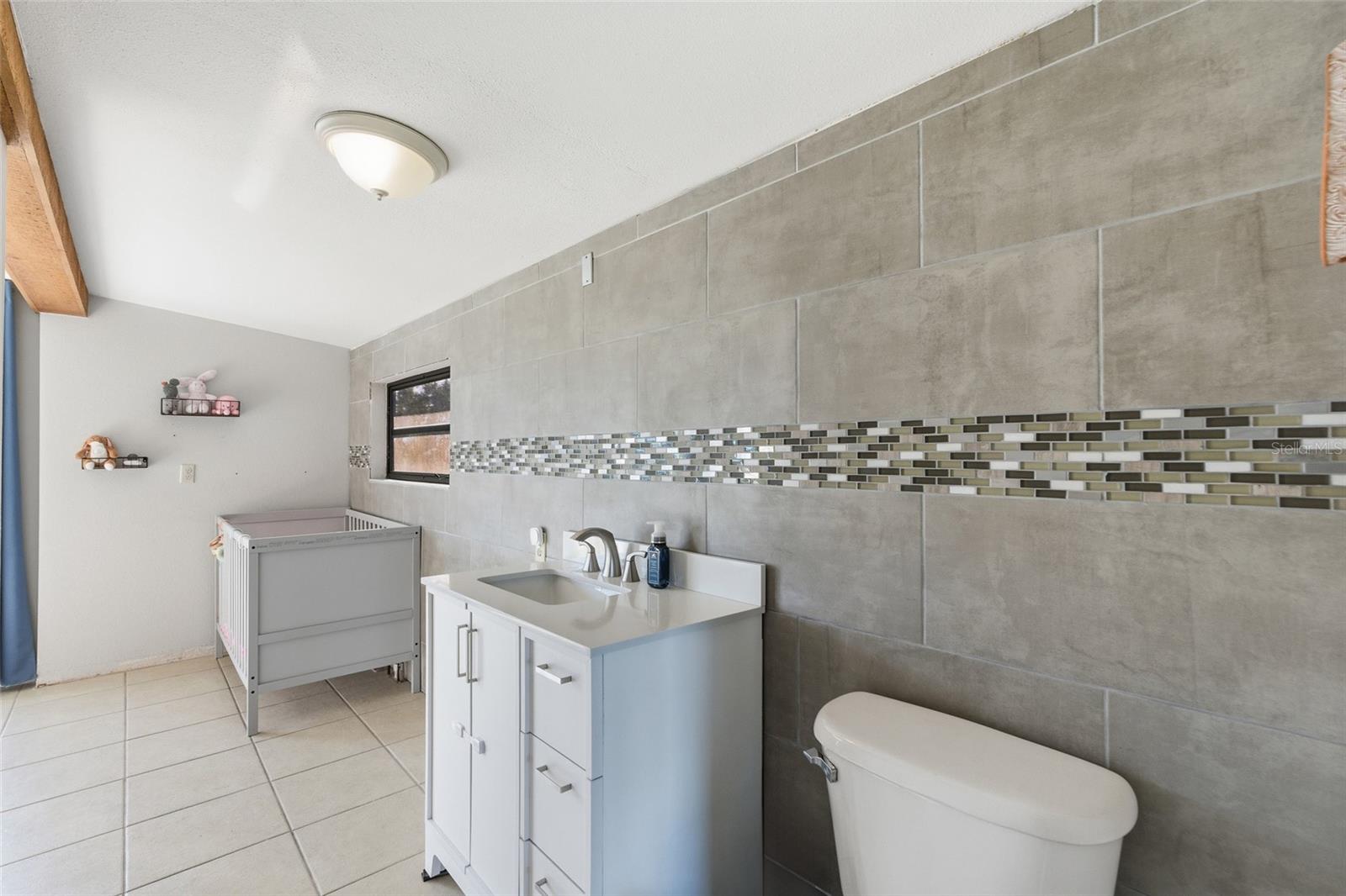 O6392569 Property Photo 34