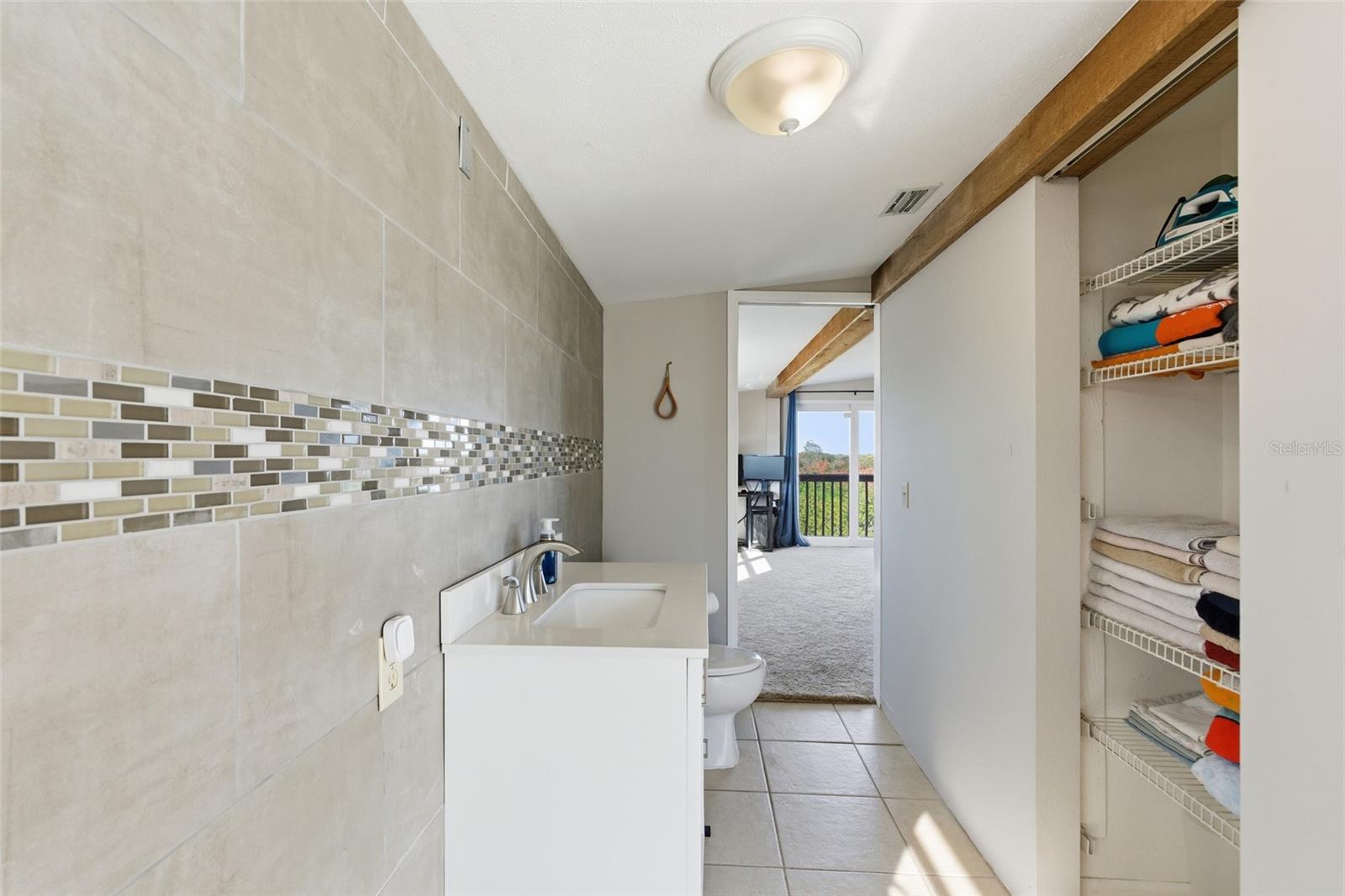 O6392569 Property Photo 35