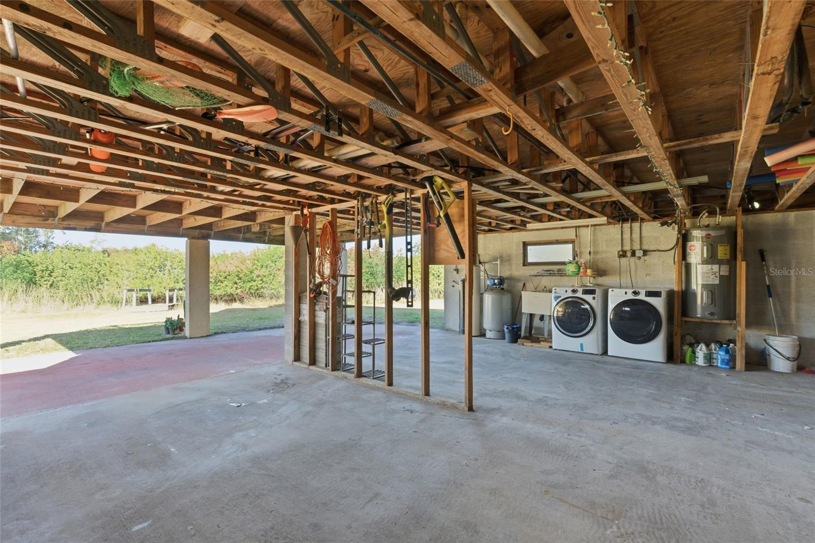 O6392569 Property Photo 38