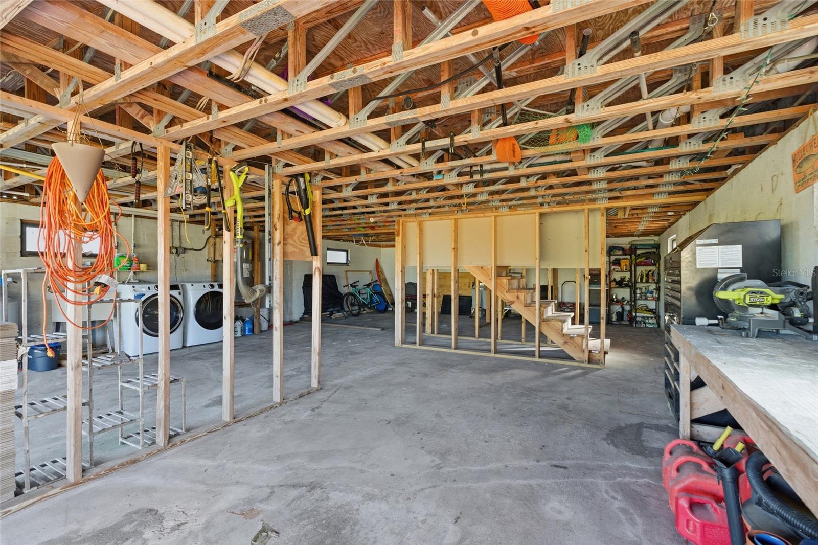 O6392569 Property Photo 39