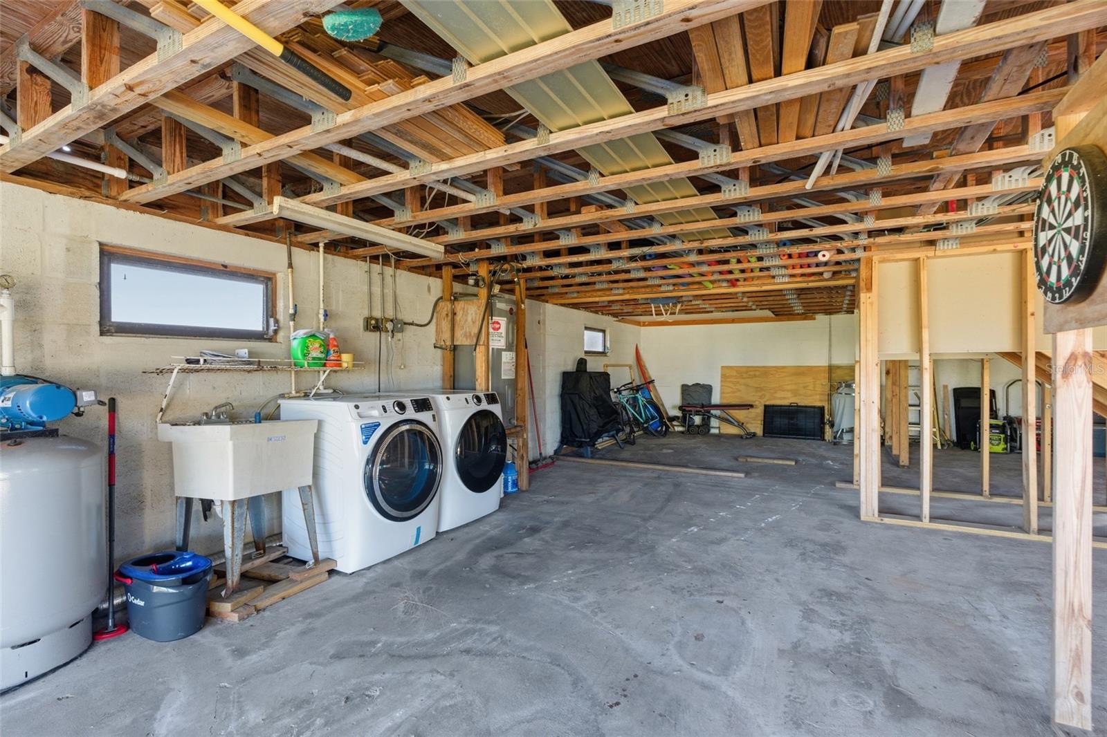 O6392569 Property Photo 40