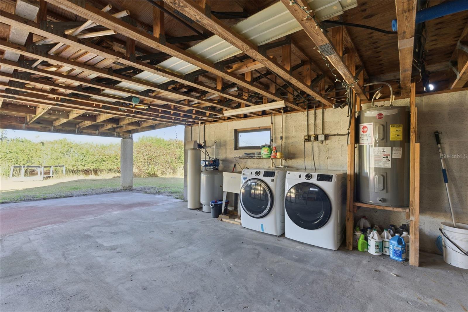 O6392569 Property Photo 41