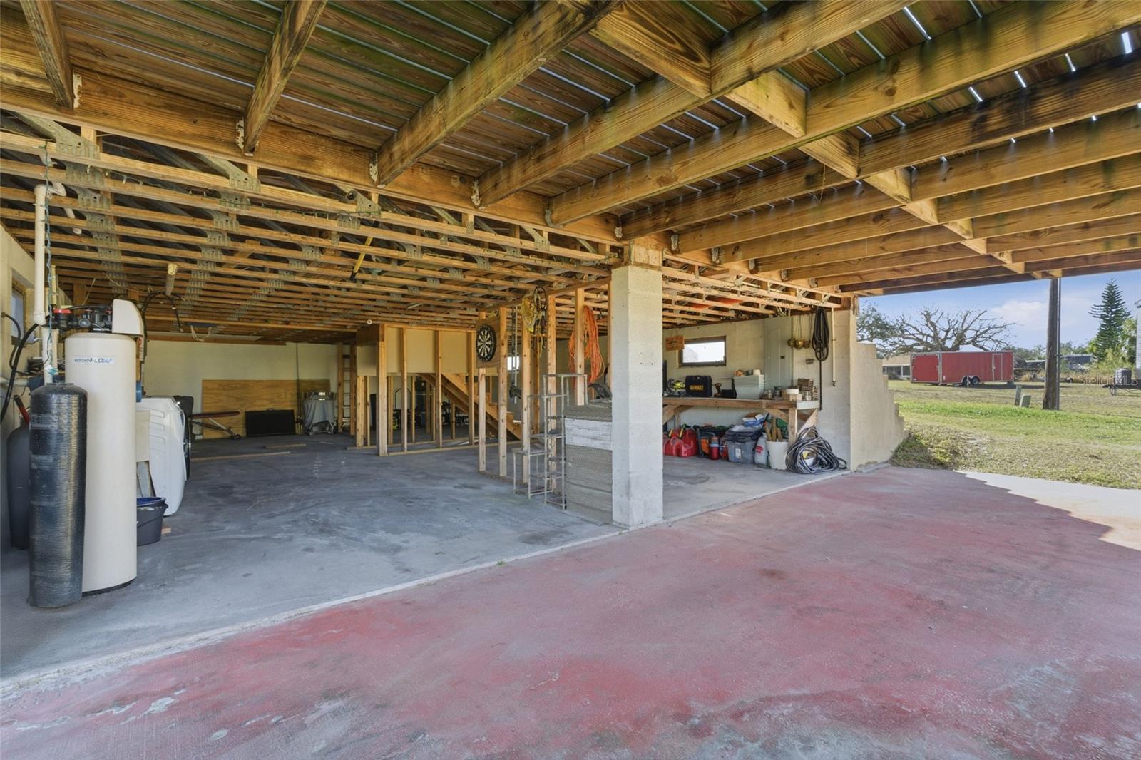 O6392569 Property Photo 42