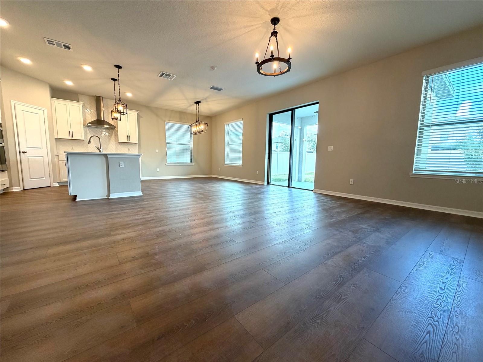 9872 Aurea Moss Ln Property Photo 5