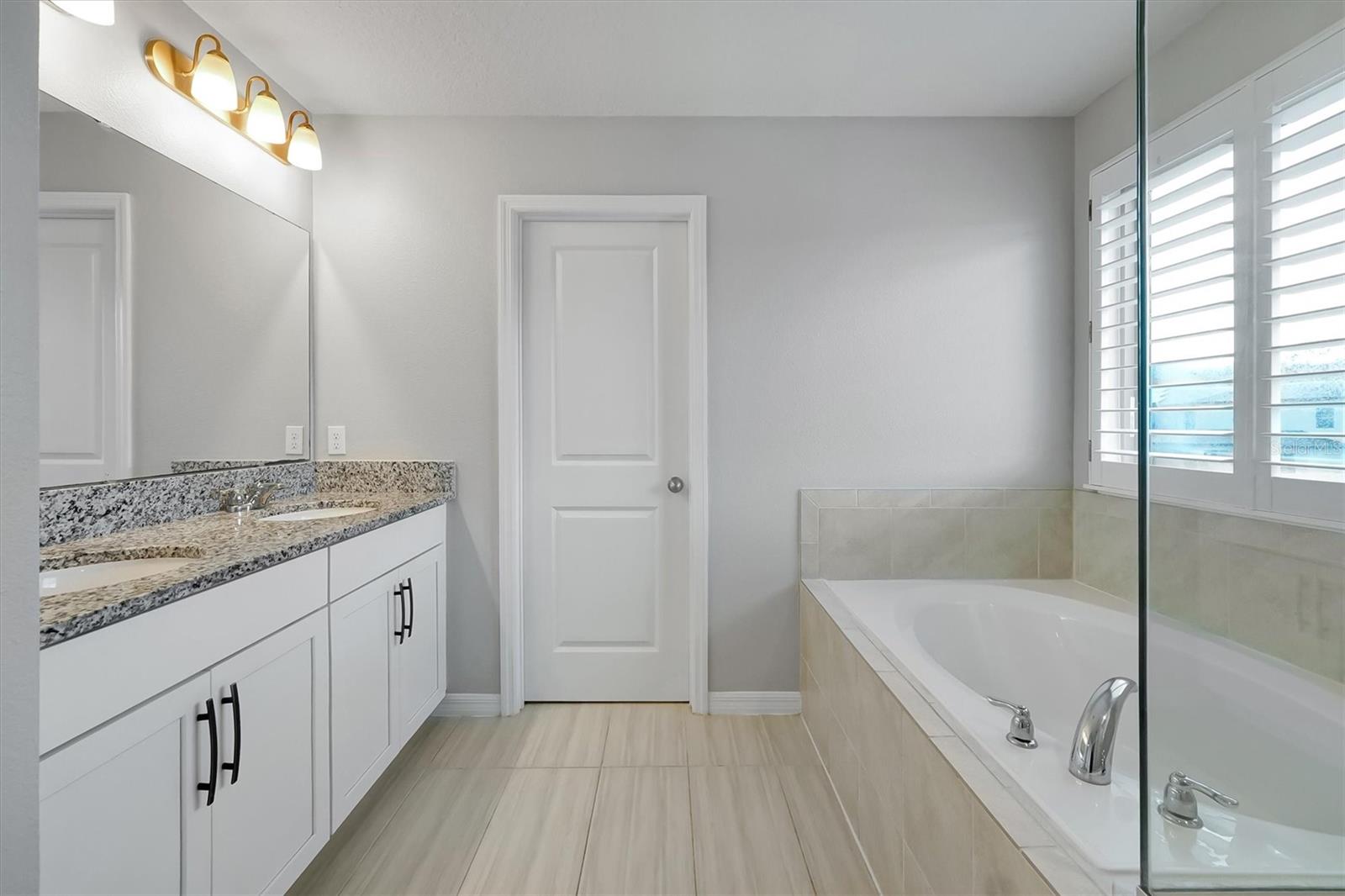 9872 Aurea Moss Ln Property Photo 18