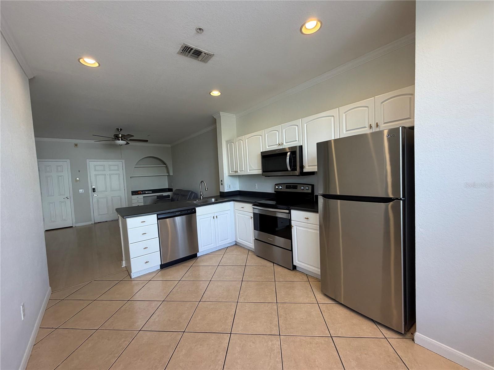 860 N Orange Ave #301 Property Photo 7