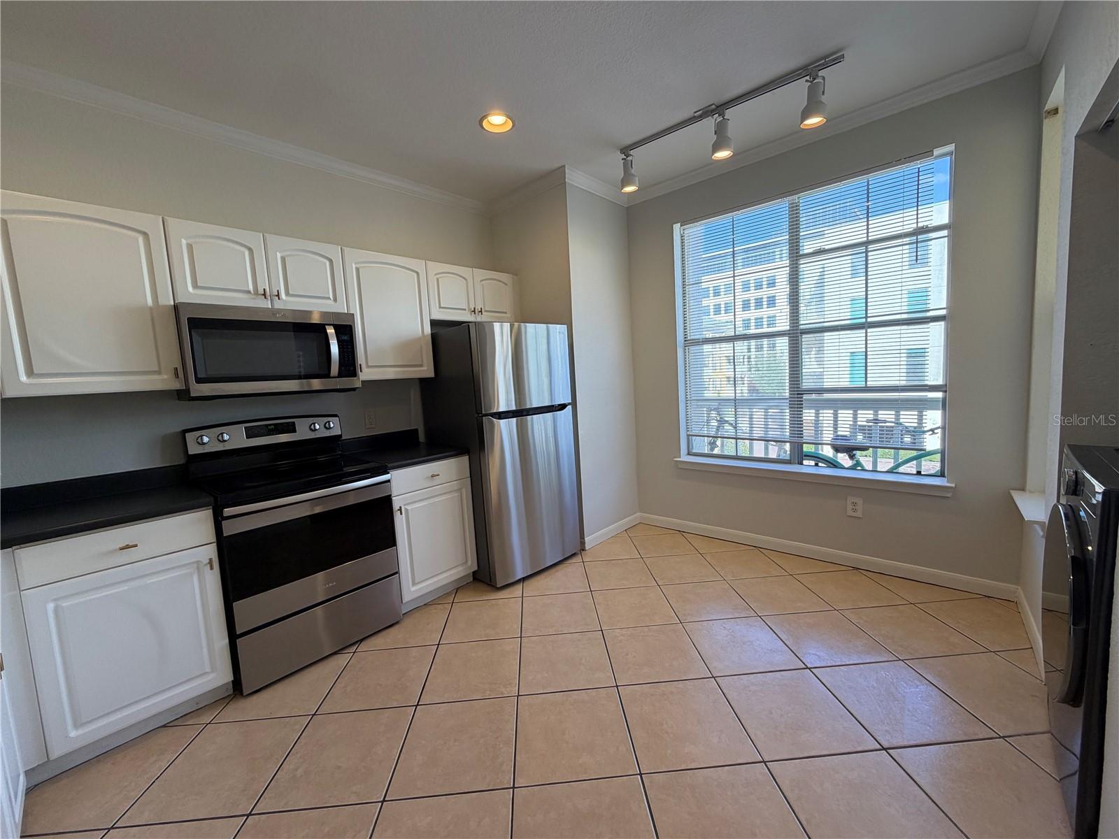 860 N Orange Ave #301 Property Photo 8