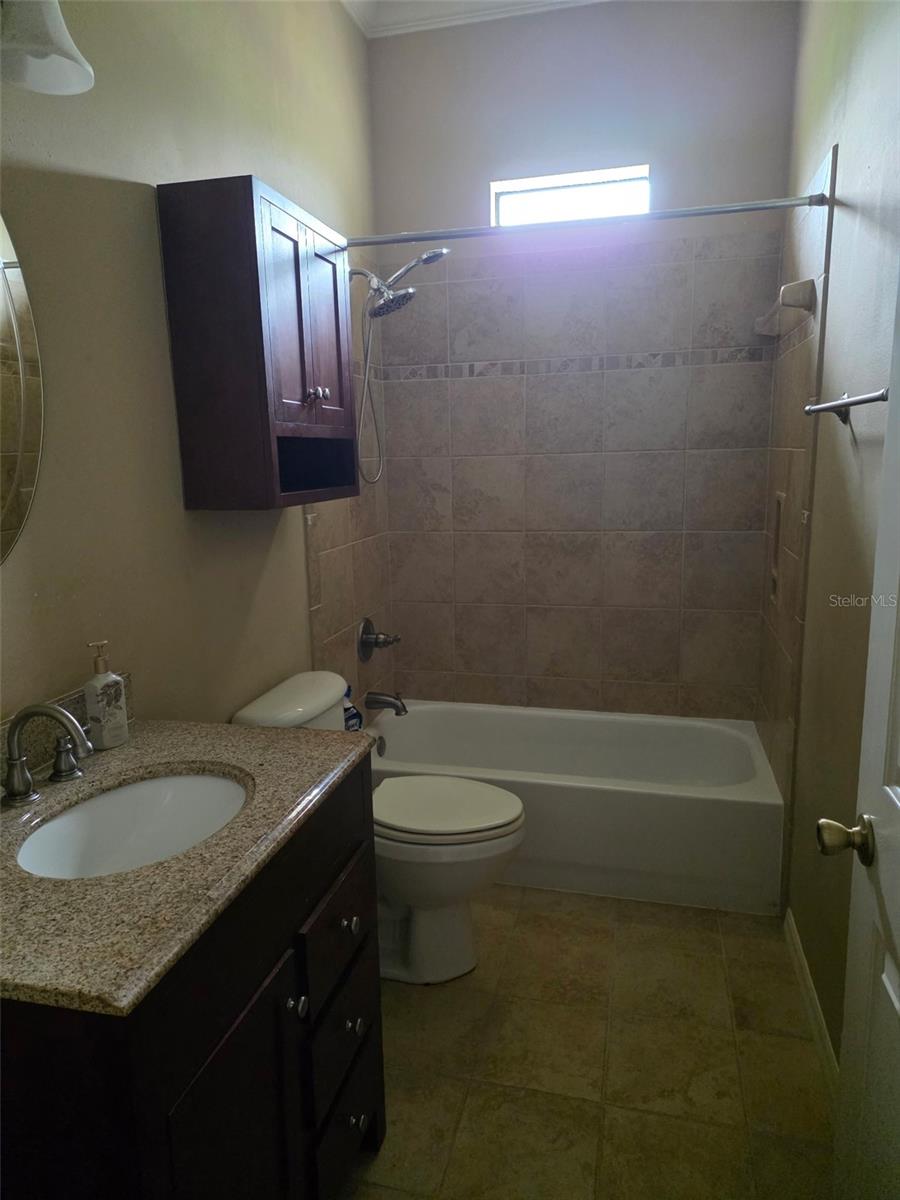 5425 Ne 6th Ct Property Photo 8