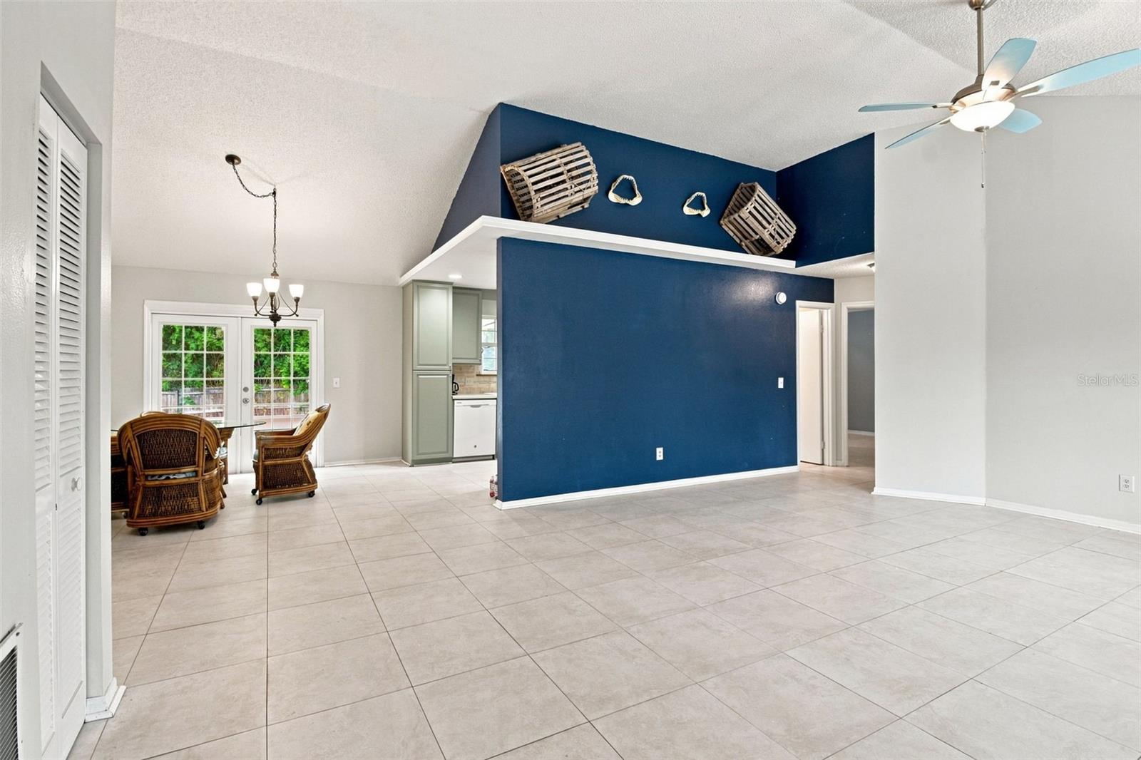 2720 Banyan Dr Property Photo 4