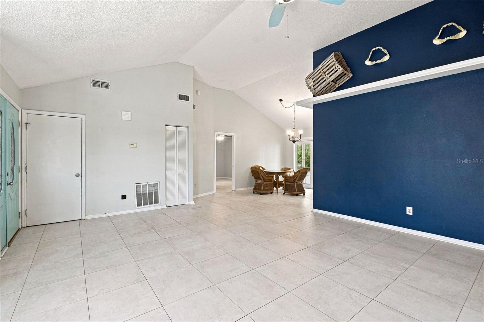 2720 Banyan Dr Property Photo 6