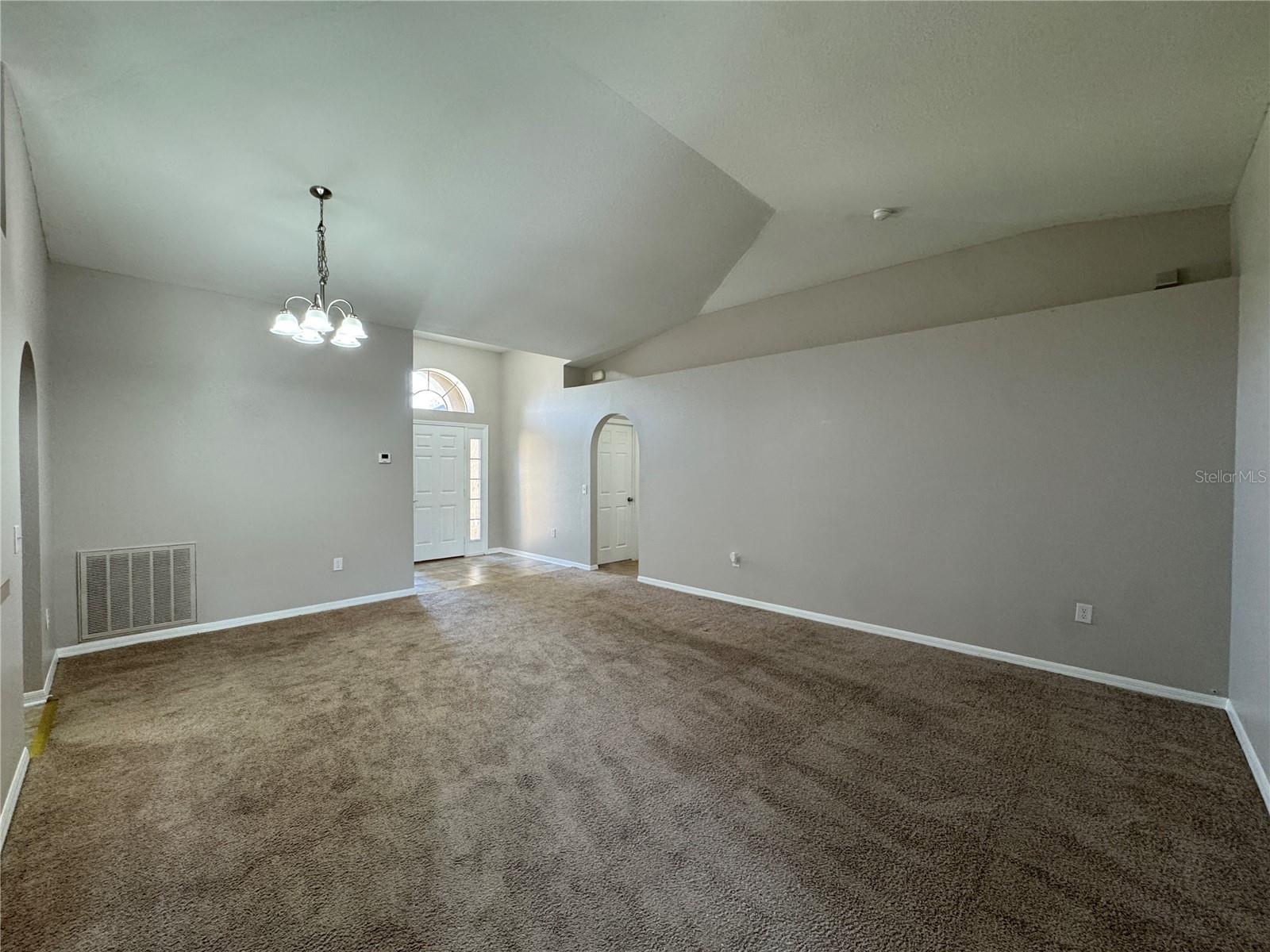 357 Squires Grove Dr Property Photo 3