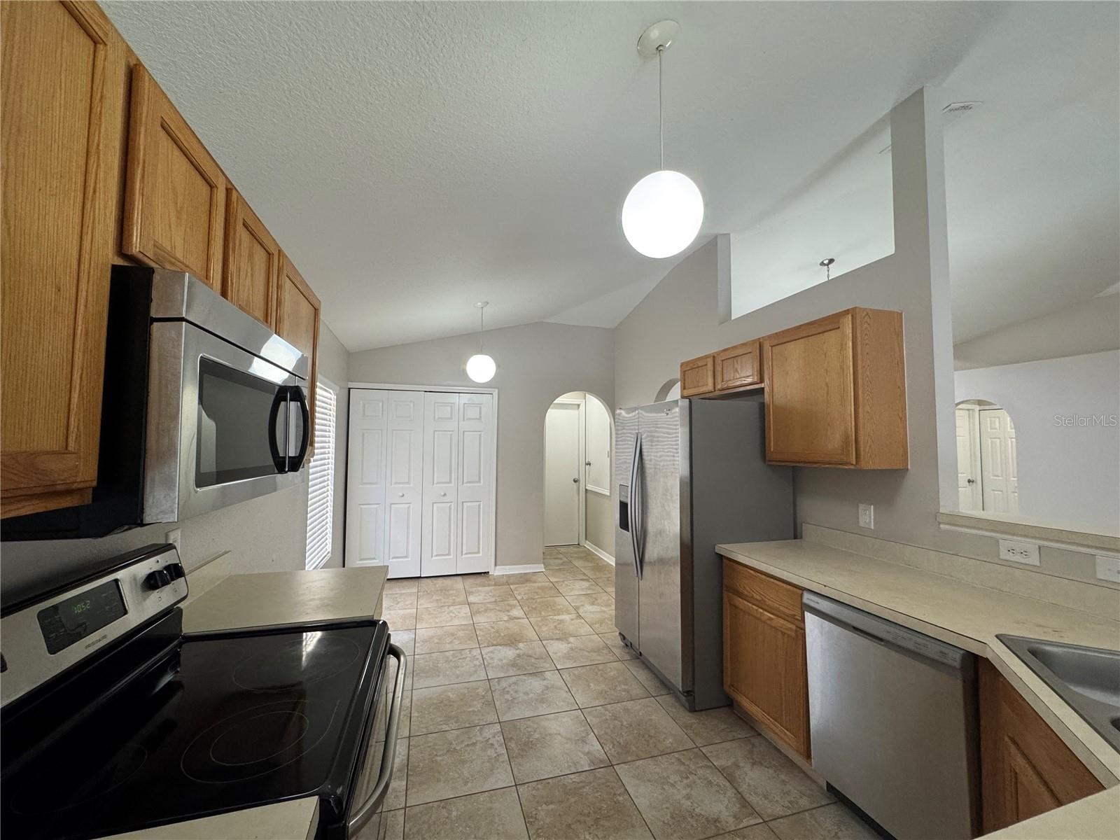 357 Squires Grove Dr Property Photo 5