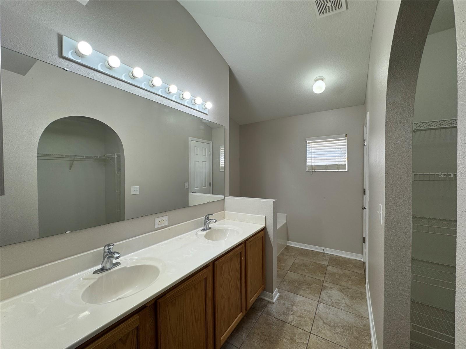 357 Squires Grove Dr Property Photo 9