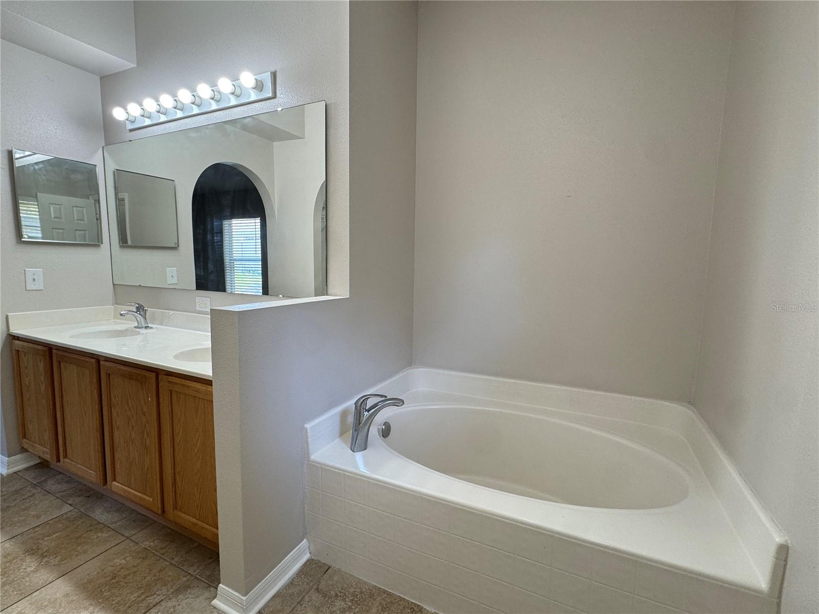 357 Squires Grove Dr Property Photo 10