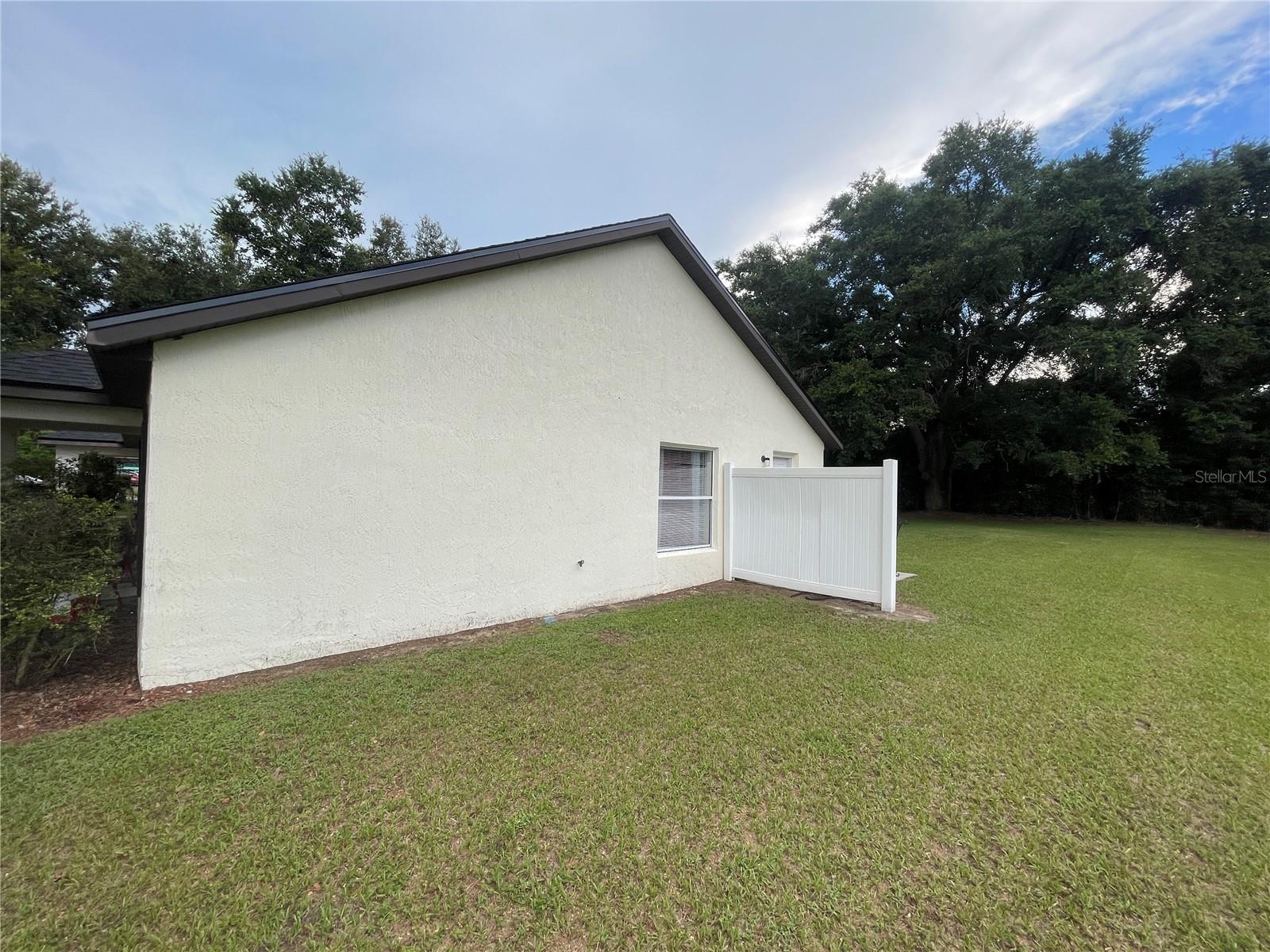 1783 108th Ln #a & B Property Photo 3