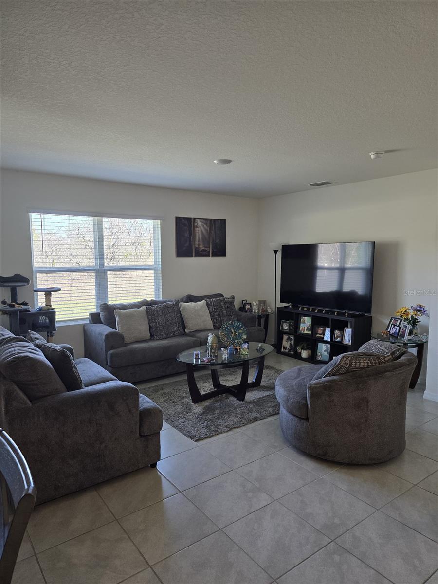 873 Ambleside Dr Property Photo 3