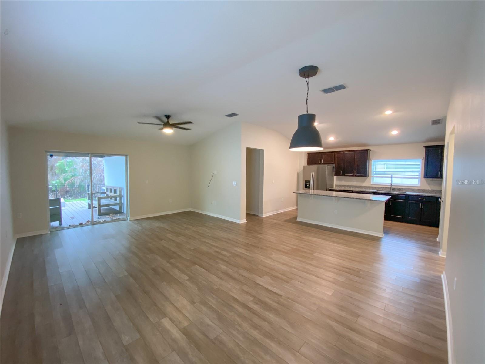 4637 Glencrest Loop Property Photo 2