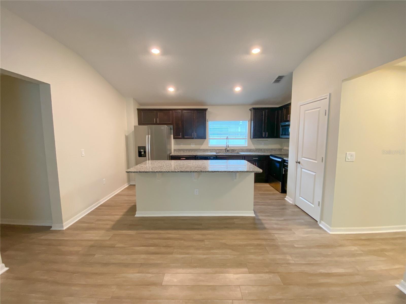 4637 Glencrest Loop Property Photo 3