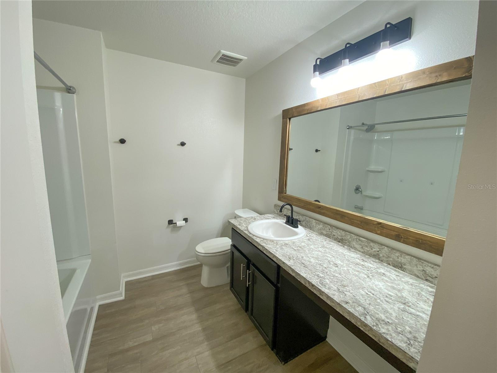 4637 Glencrest Loop Property Photo 5