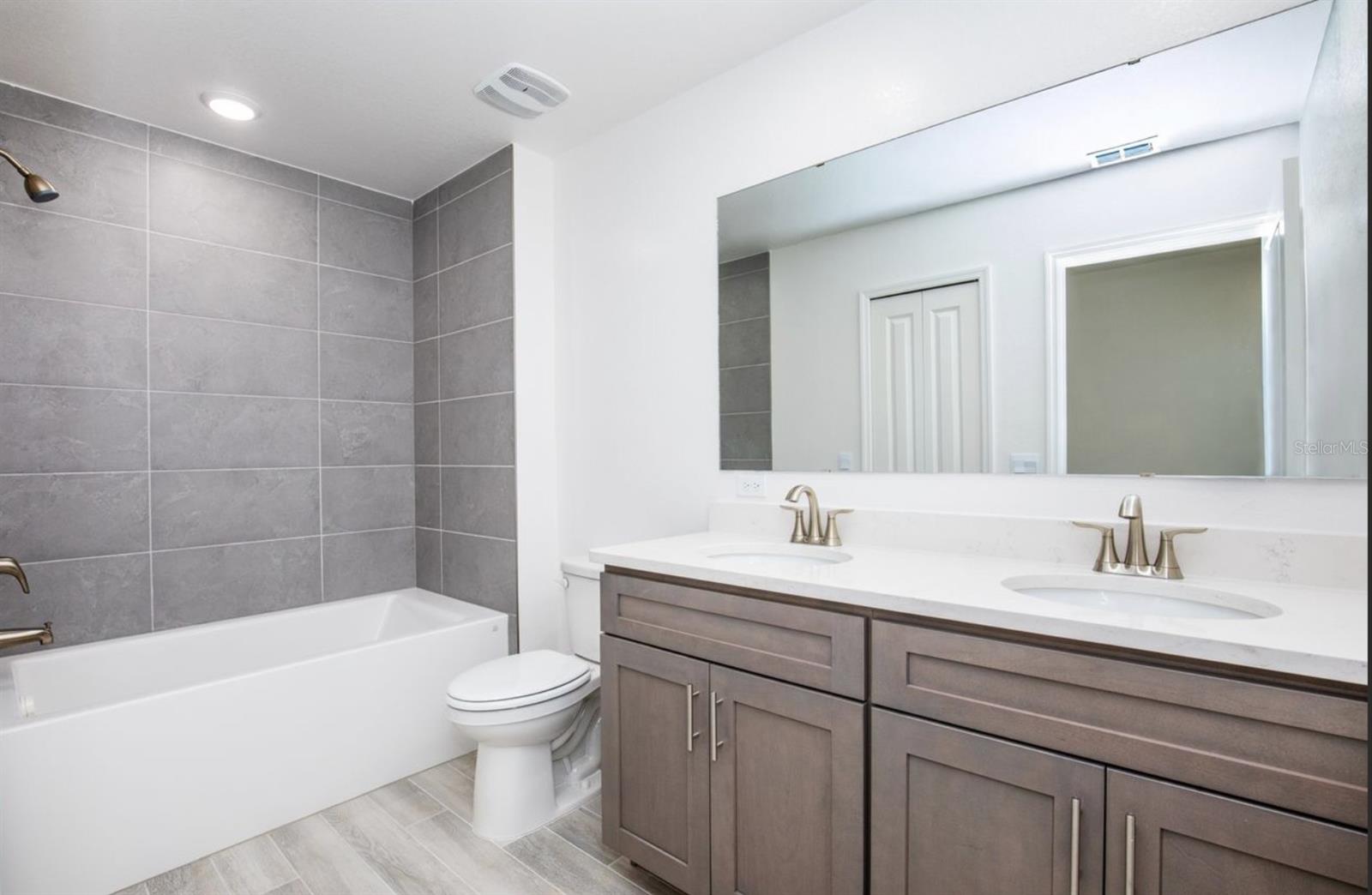 10536 Fountain Palm Cir Property Photo 10