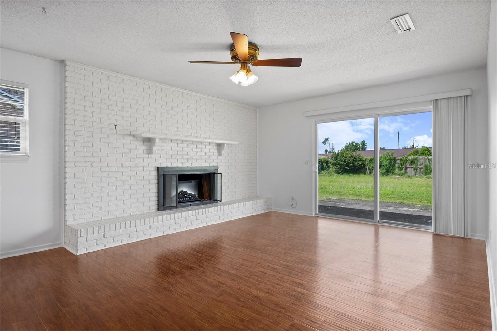 2807 Gordon St N Property Photo 5