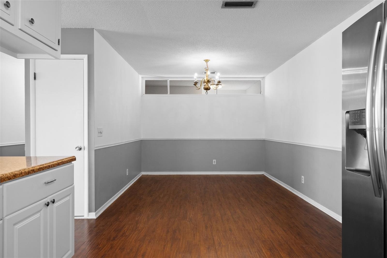 2807 Gordon St N Property Photo 6