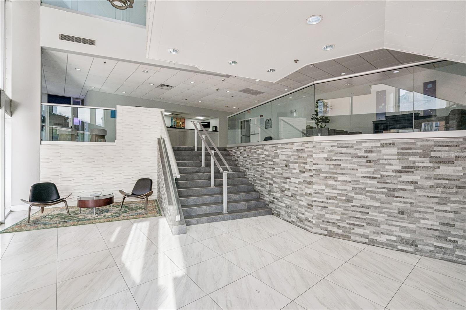 151 E Washington St #ph3b Property Photo 3