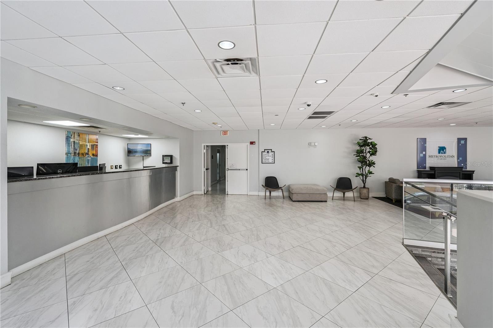 151 E Washington St #ph3b Property Photo 4