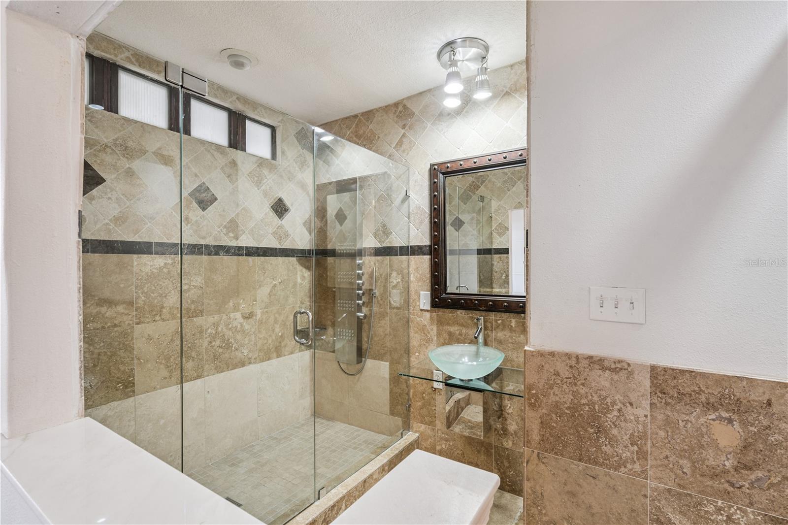 151 E Washington St #ph3b Property Photo 21