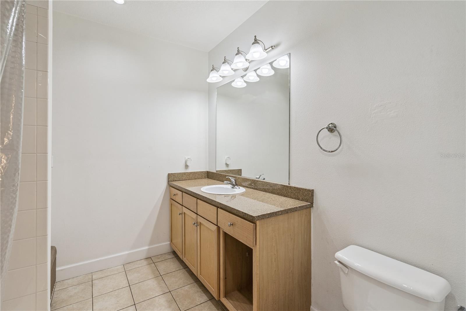 151 E Washington St #ph3b Property Photo 24