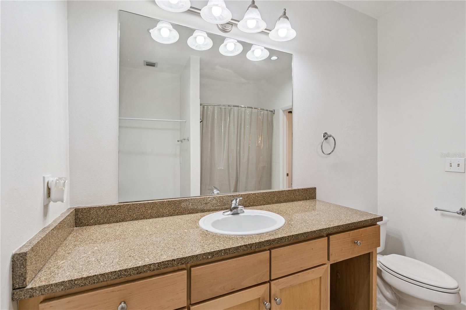 151 E Washington St #ph3b Property Photo 25