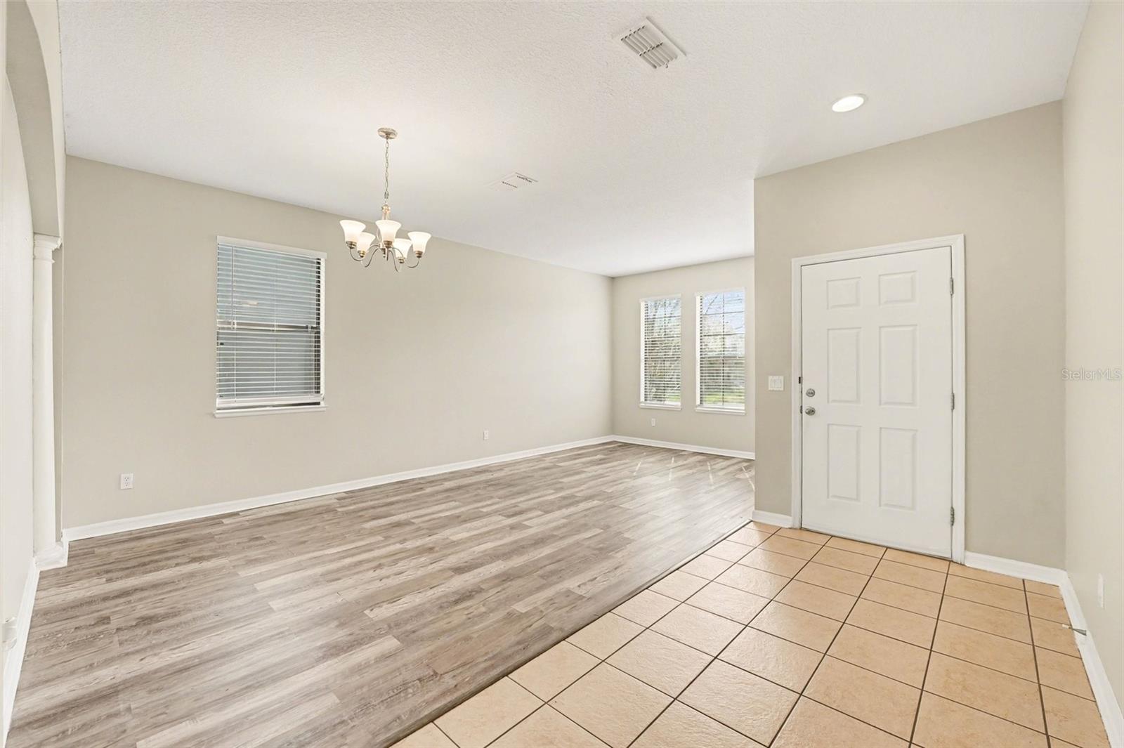 2727 Eagle Cliff Dr Property Photo 6