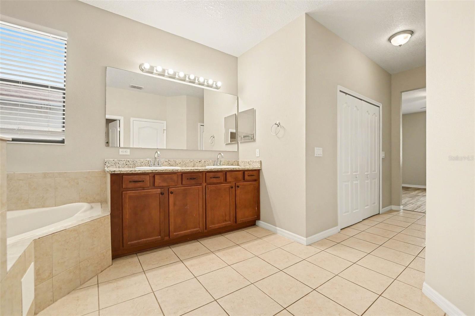 2727 Eagle Cliff Dr Property Photo 24