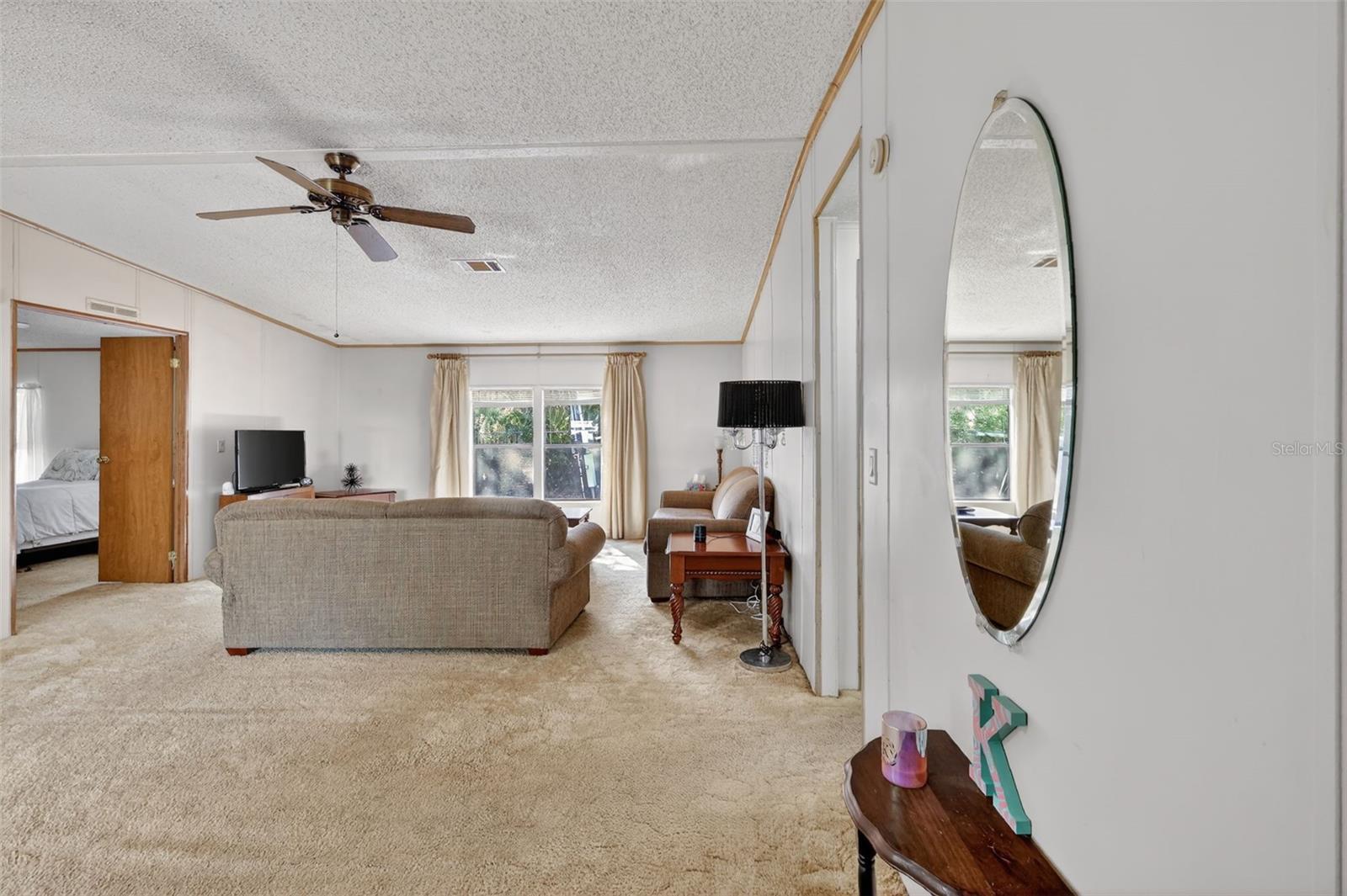 904 Maplewood St Property Photo 8