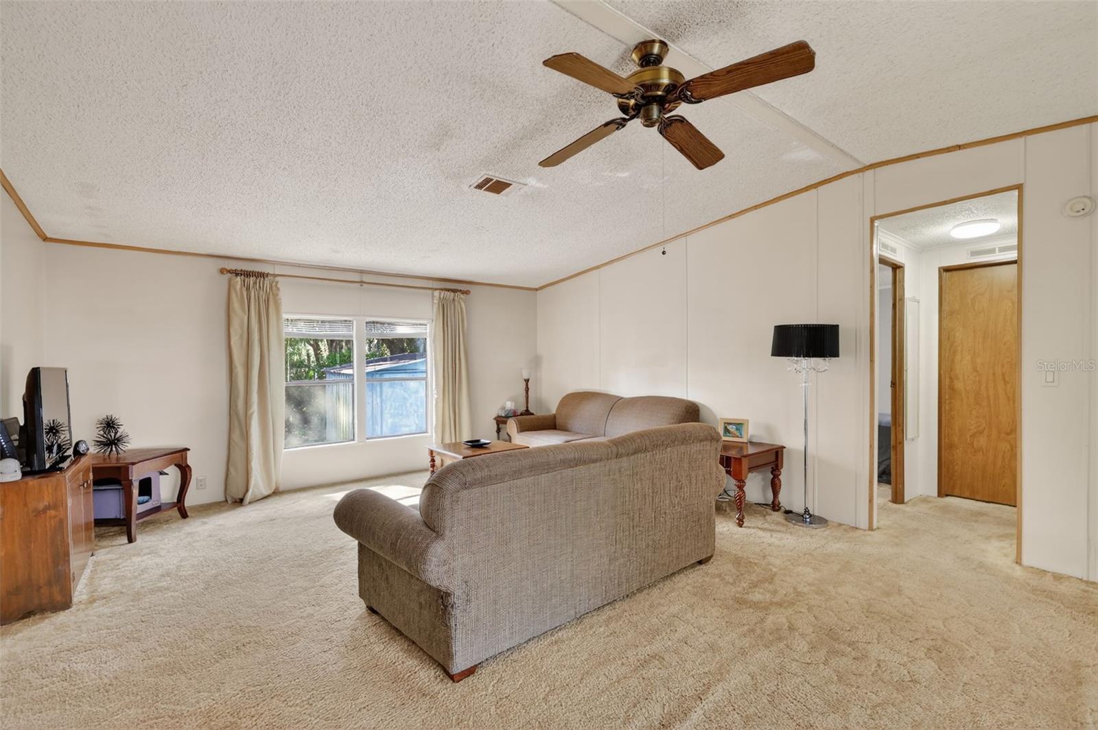 904 Maplewood St Property Photo 12