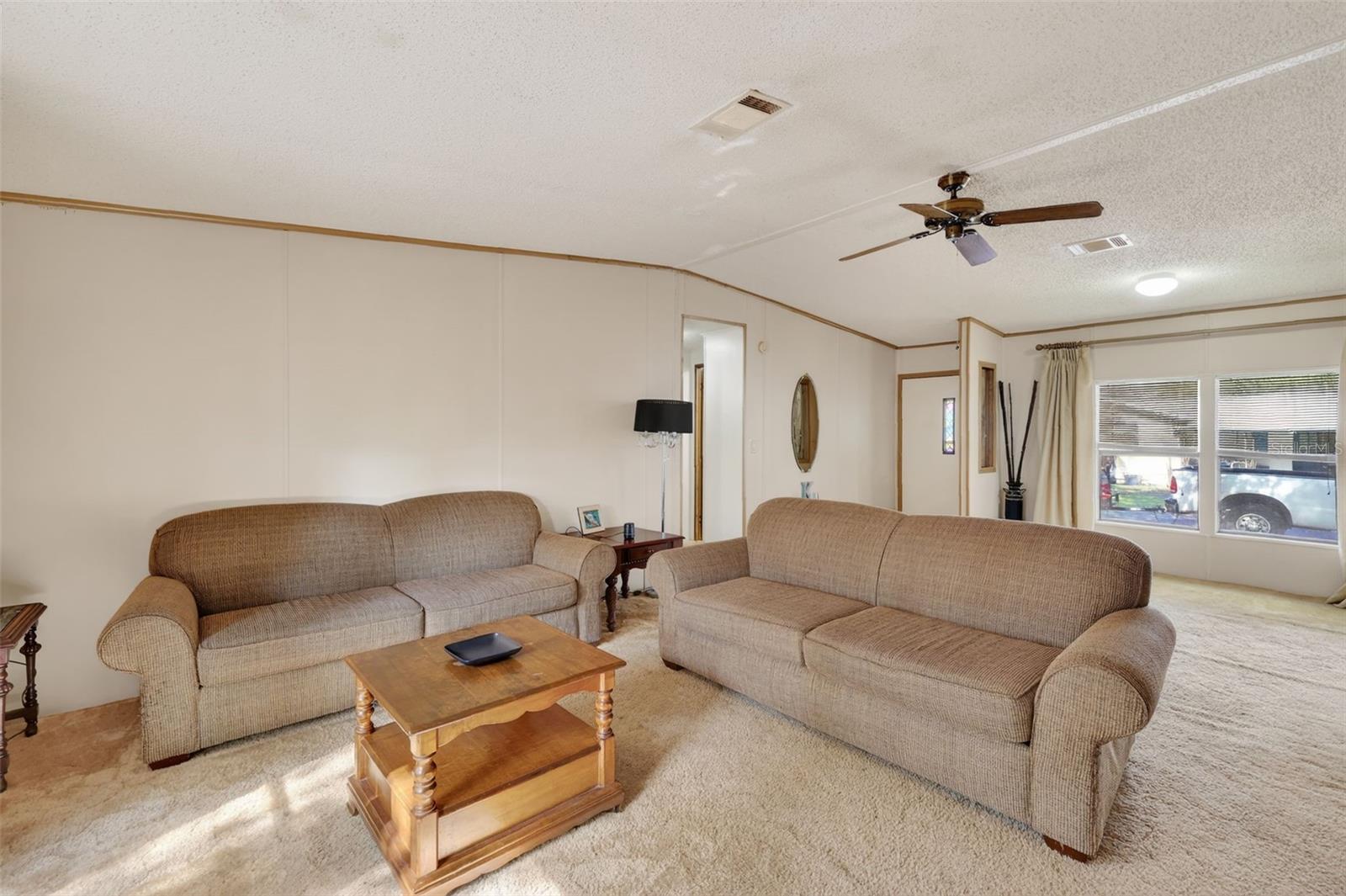 904 Maplewood St Property Photo 13